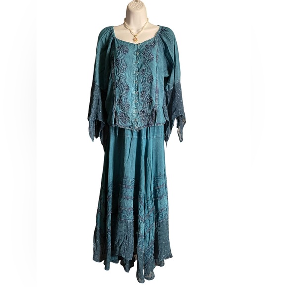 Lapogee Dresses & Skirts - Skirt and Blouse Set by Lapogee.  Onesize.   BL/RD7.  DD04